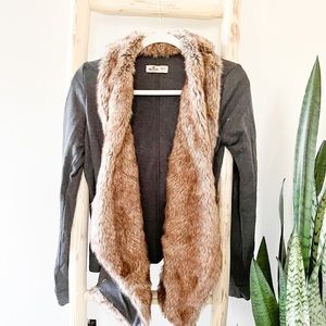 Fur-lined sweatshirt holister xs/s